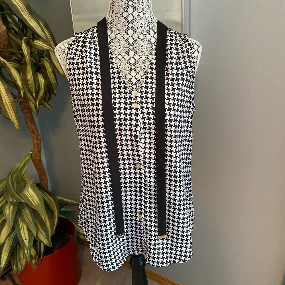 Black and white medium micheal kors sleeveless blouse